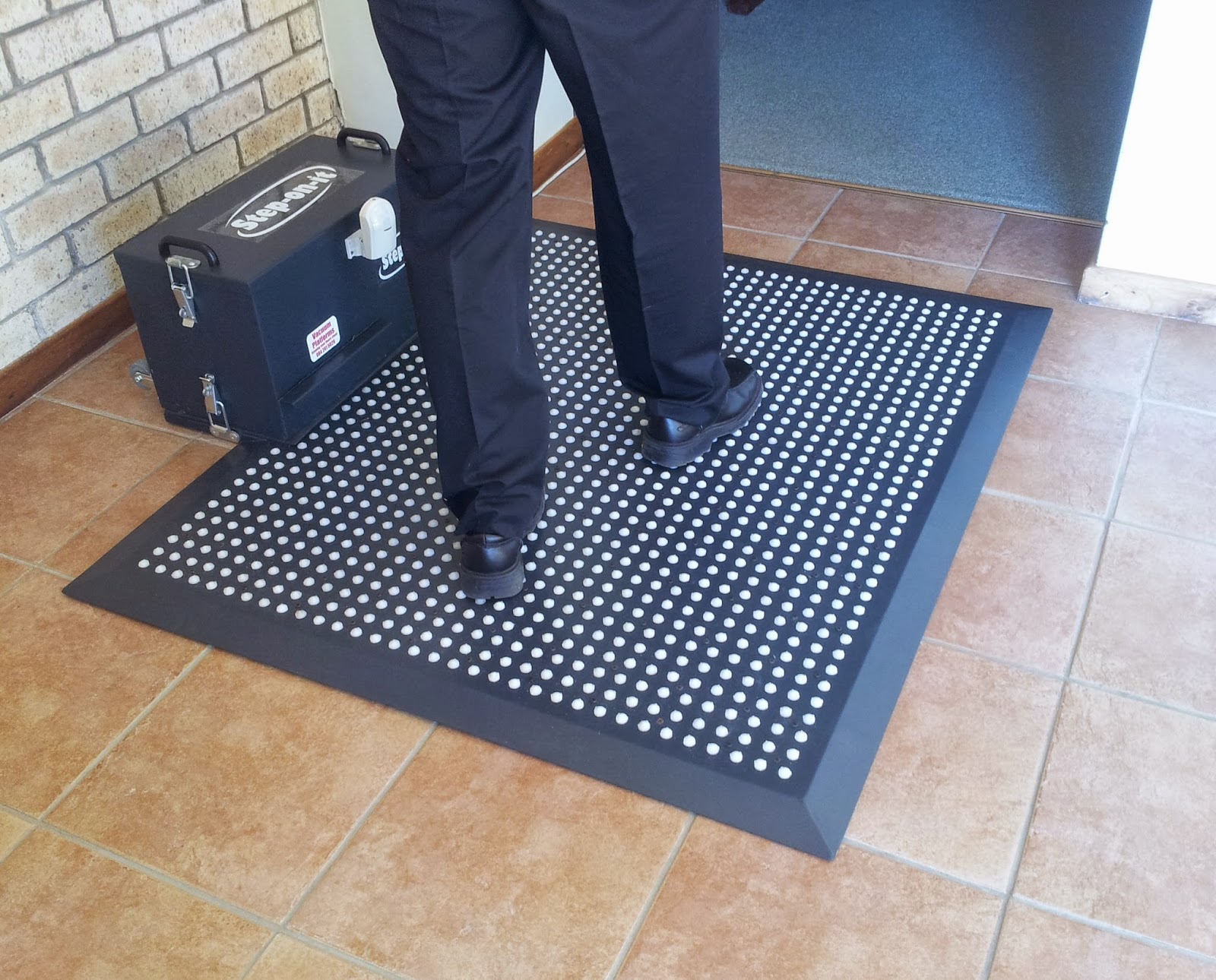 Vacuum powered entrance mats How to reduce contamination levels in