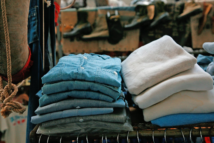 CHAMBRAY / SWEATSHIRT