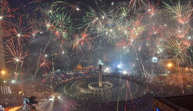 Kumpulan Foto Kemeriahan Tahun Baru 2014 di Bundaran HI ...