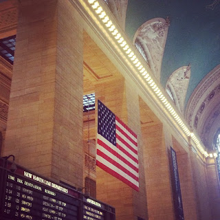 gossip girl, serena van der woodsen, american flag, grand central station, new york city, flags, huge american flag, red white and blue, new haven line