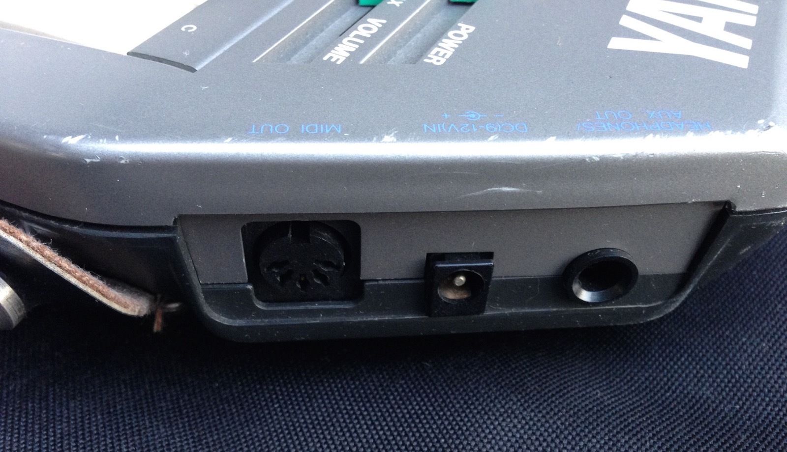 MATRIXSYNTH Yamaha SHS10 keytar synth with strap & soft case, midi