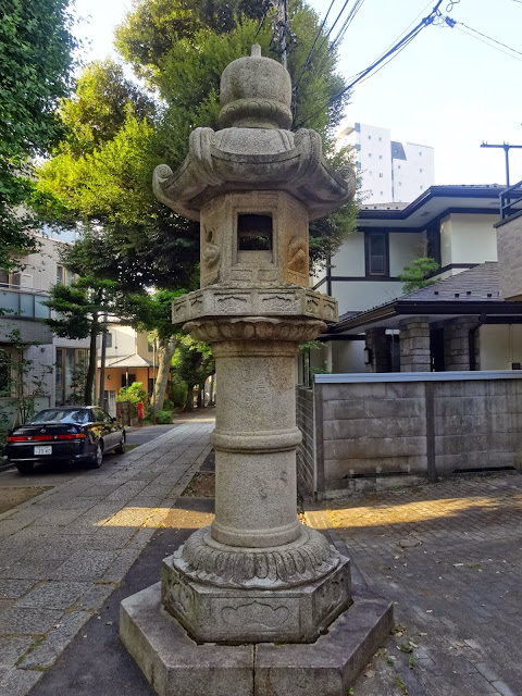 石灯籠,氷川神社,東中野〈著作権フリー無料画像〉Free Stock Photos 