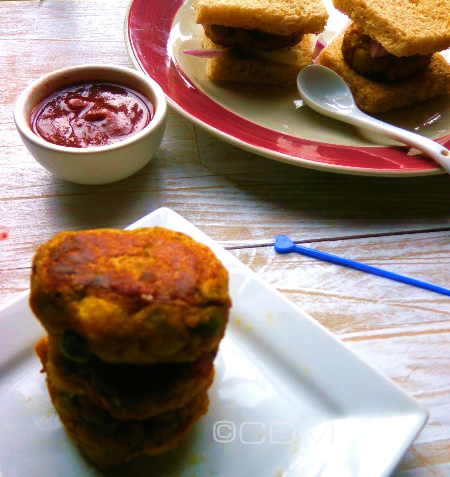 Kacha kela tikkiRaw Banana PattiesRaw Banana patty sandwich with cranberry chutney