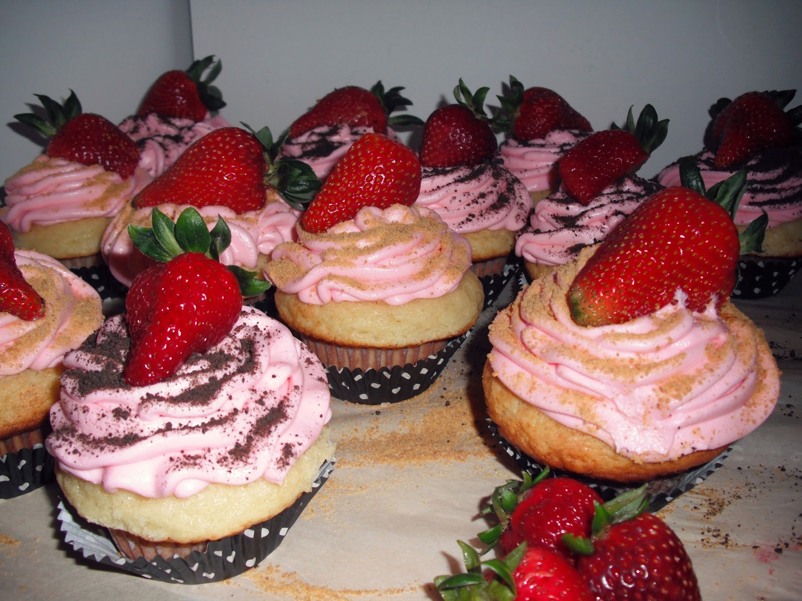 Feeding My Addiction: Strawberry Cheesecake Cupcakes and an Announcement!1600 x 1200