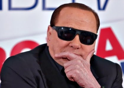 Ipse dixit, Berlusconi mentre incula una vigilessa