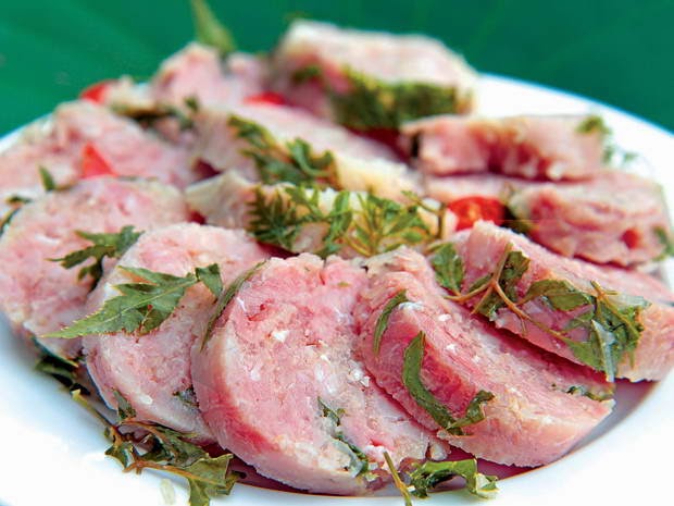 Nem chua - Vietnamese fermented pork roll