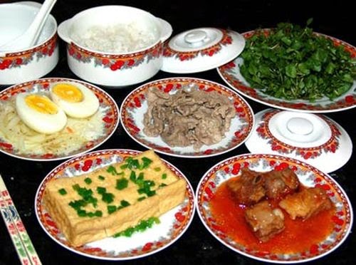 Traditional Vietnamese Family Meals (Bữa Ăn Truyền Thống Việt Nam)1