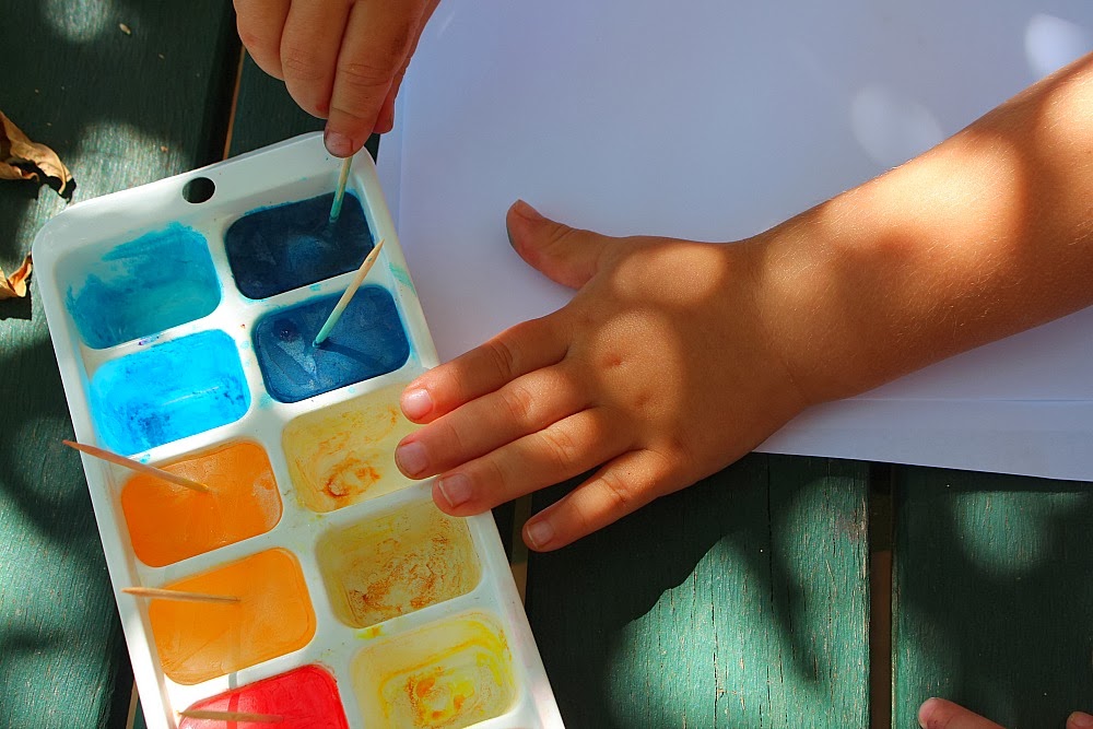 Little People Design Painting With Ice