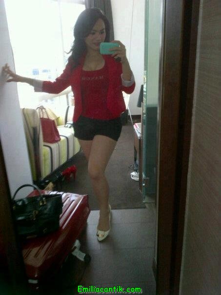 Mami Indri Masih Hot dan Seksi Abis