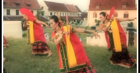 Tari Kipas Pakarena Tarian Tradisional Dari Sulawesi Selatan Negeriku Indonesia