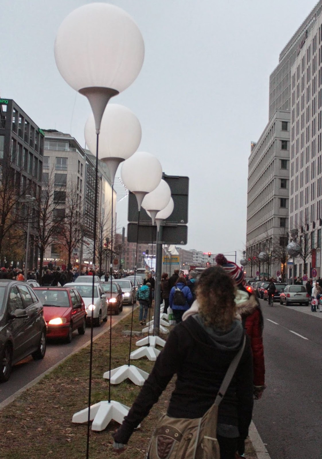 Officially A Yuppie Live Review Roger Waters The Wall Izod