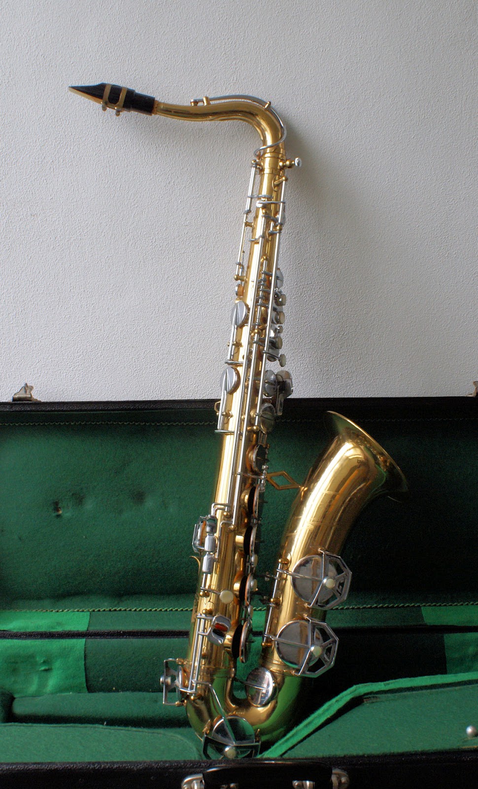 Antique and Vintage Saxophones