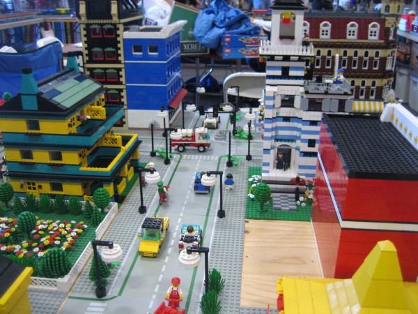 Kereeeen!! Miniatur Kota yang dibuat dari LEGO! Hasil karya orang INDO