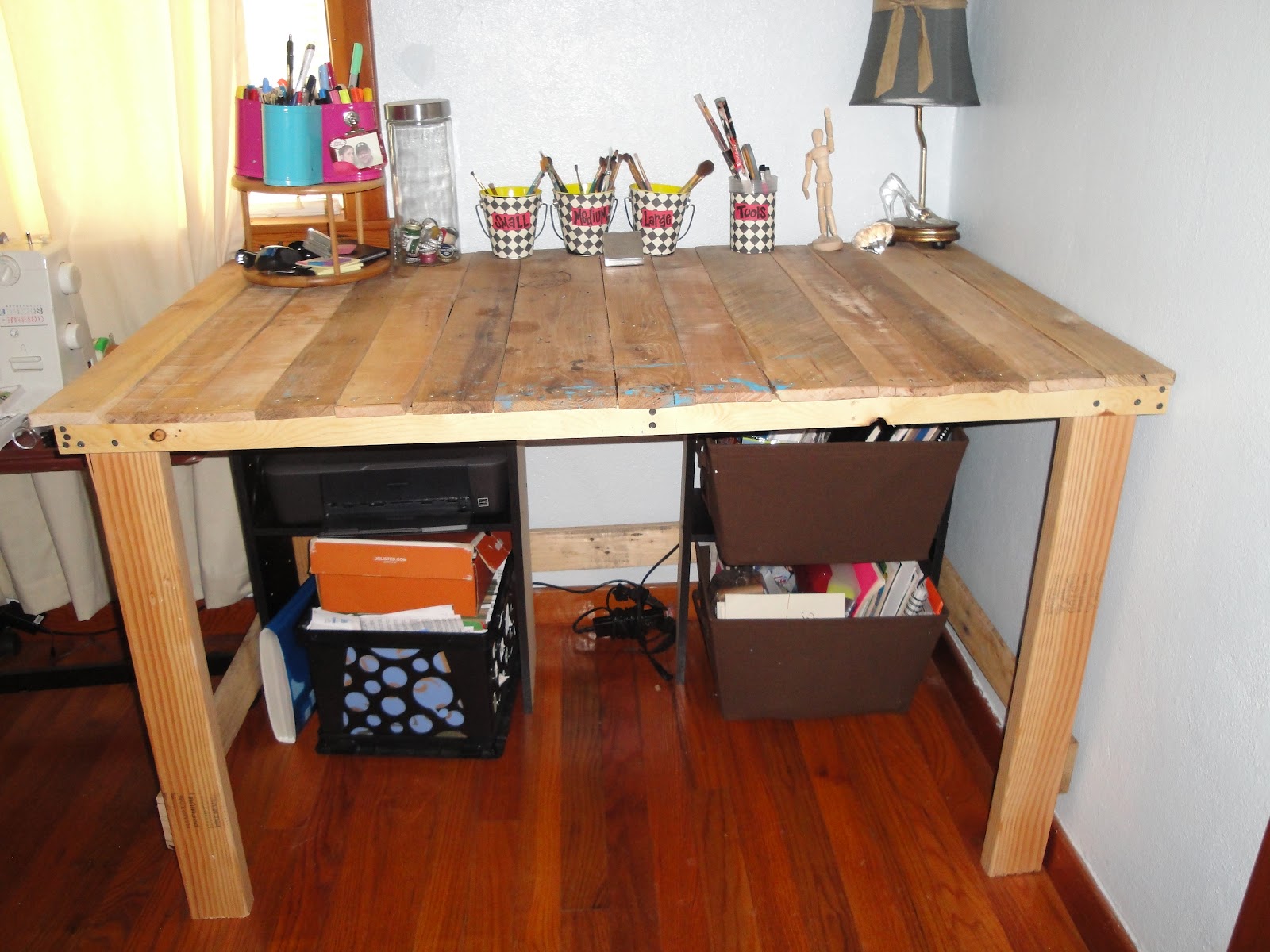 The DIY Chronicles Tutorial DIY Industrial Desk from Upcycled Pallets