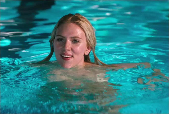 Sexiest roles scarlett johansson hollywood 2009 he into Scarlett Johansson Topless In He’s Just Not That Into You | Latest