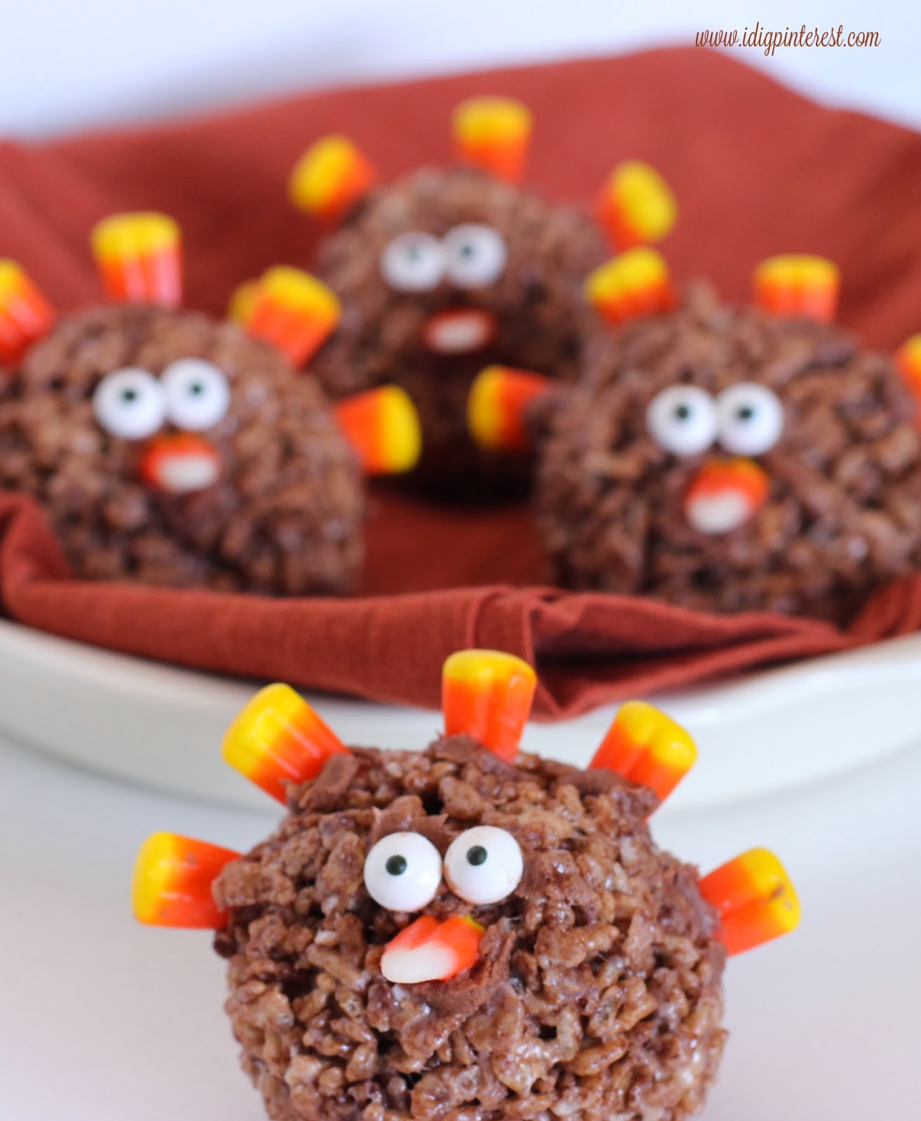 Rice Krispie Treats Turkey - a fun Thanksgiving dessert