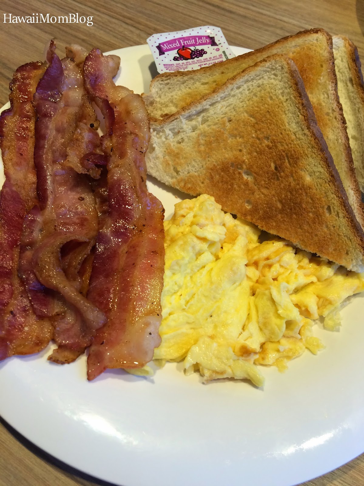 Hawaii Mom Blog Pancakes & Waffles BLD