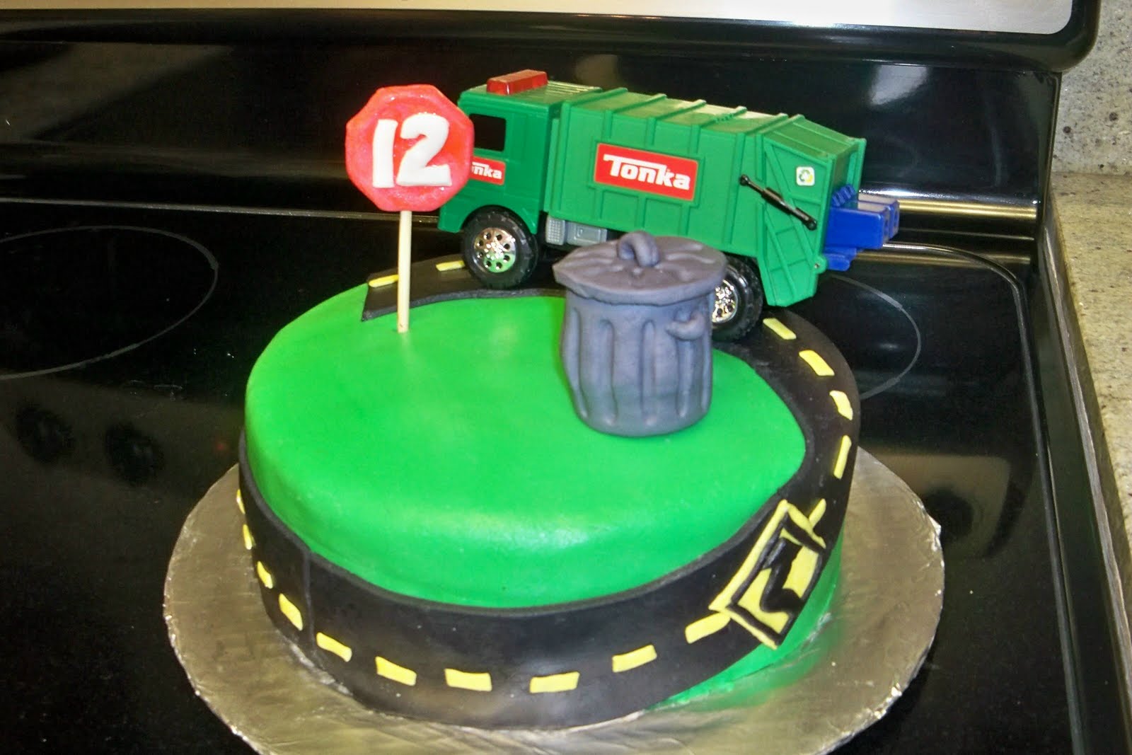 Melinda Makes Cake Garbage Truck Cake Road Cars etc.