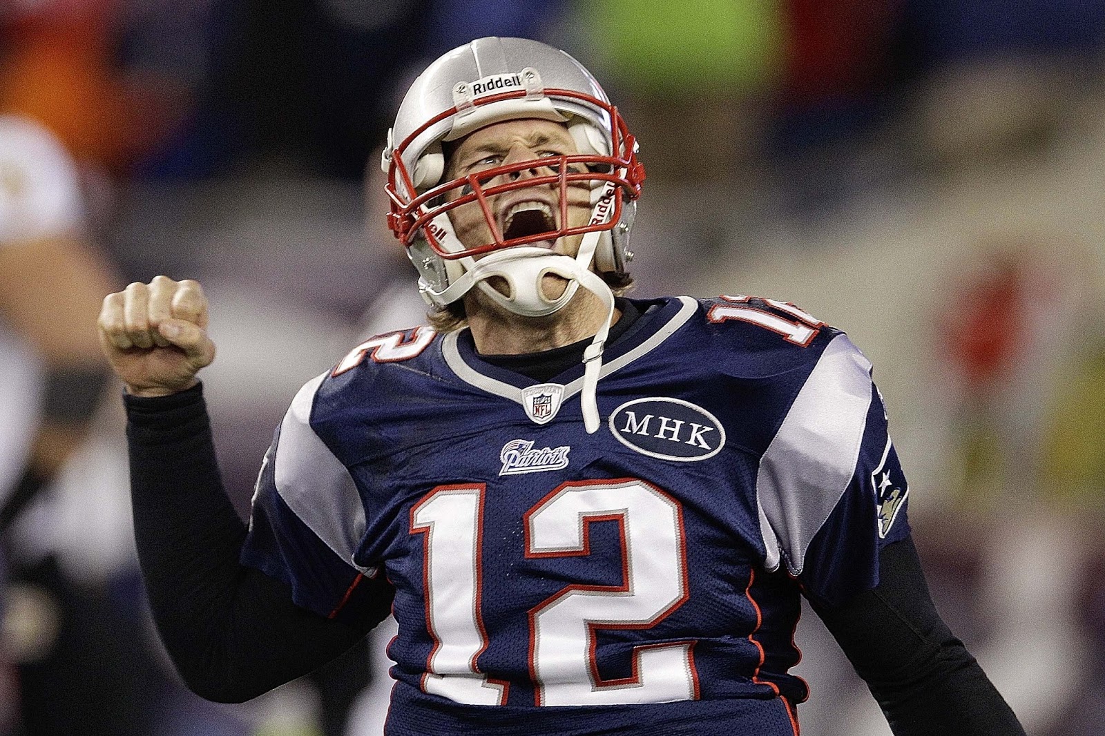 Tom Brady signs extension that ensures he'll retire a Patriot