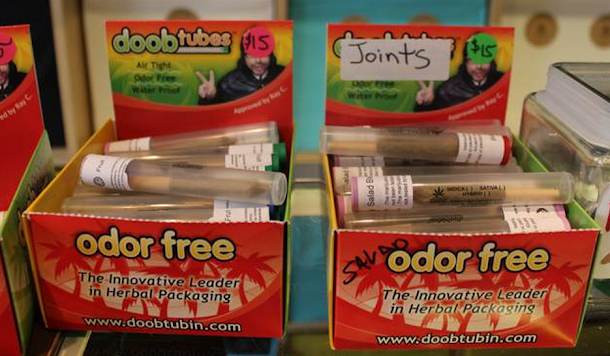 você pode comprar seu cigarro de maconha já apertado e embalado, preservando o aroma da iguaria você pode comprar seu cigarro de maconha já apertado e embalado, preservando o aroma da iguaria