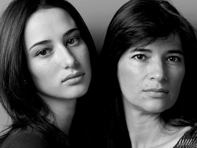 Проникновенные черно-белые портреты моделей и их матерей
