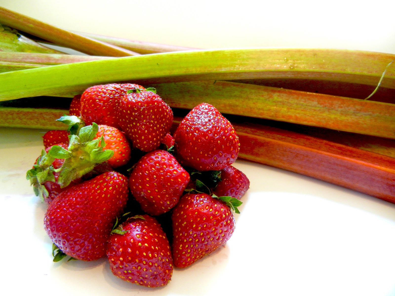 Strawberry Rhubarb mousse pie