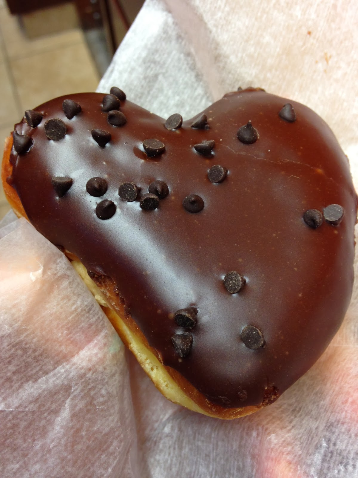 REVIEW: Dunkin's new Cookie Dough Donut | Darlina Liu