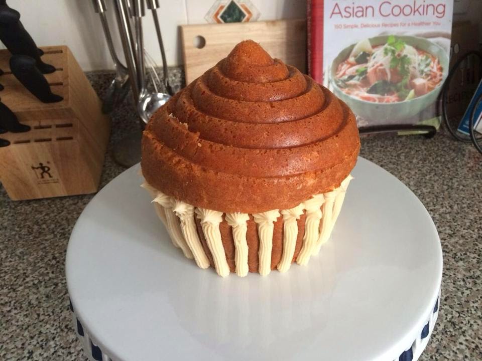 Giant Cupcake: House of Fraser Bakeware Review – What Jessica Baked Next