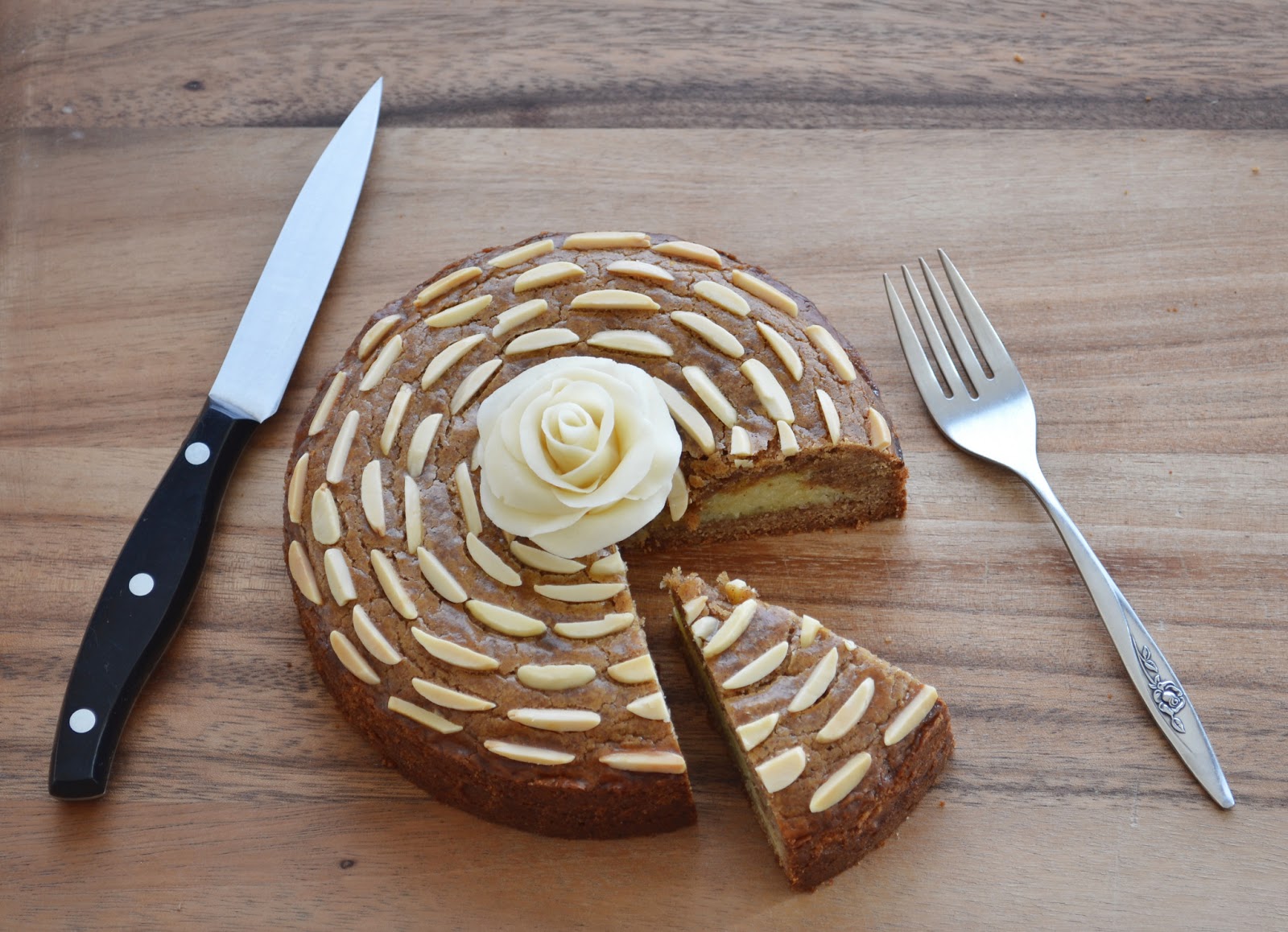 Gevulde Speculaas (Daring Bakers' Challenge) Building Buttercream