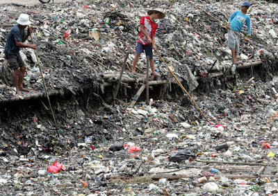 Pollution images info -  water pollution pictures in the river Citarum