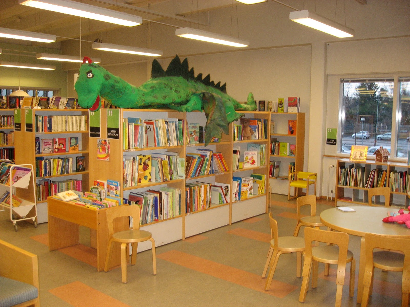 HelMetkirjastot himolukijan silmin Tapulikaupungin kirjasto