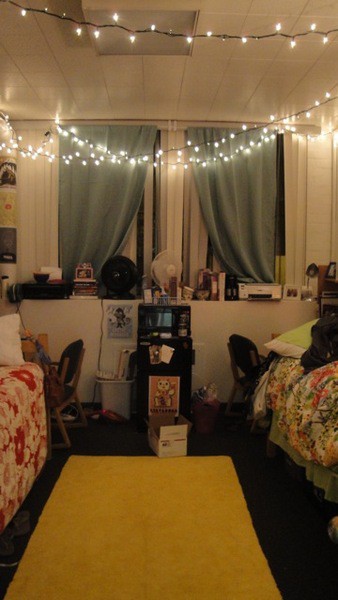 The Old Post Road: How to Decorate a Dorm Room