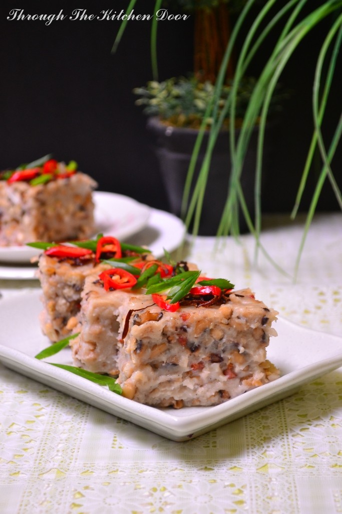 Through The Kitchen Door 五香眉豆糕 Steamed Black Eye Bean Cake (aka