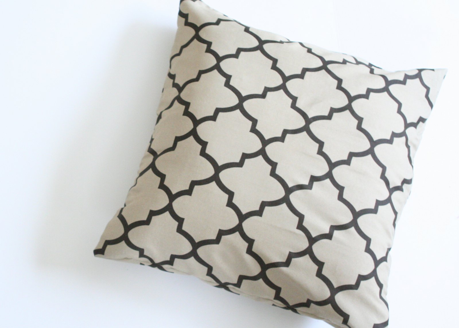 Sewing Mama RaeAnna Pillowcase into a Pillow Sham