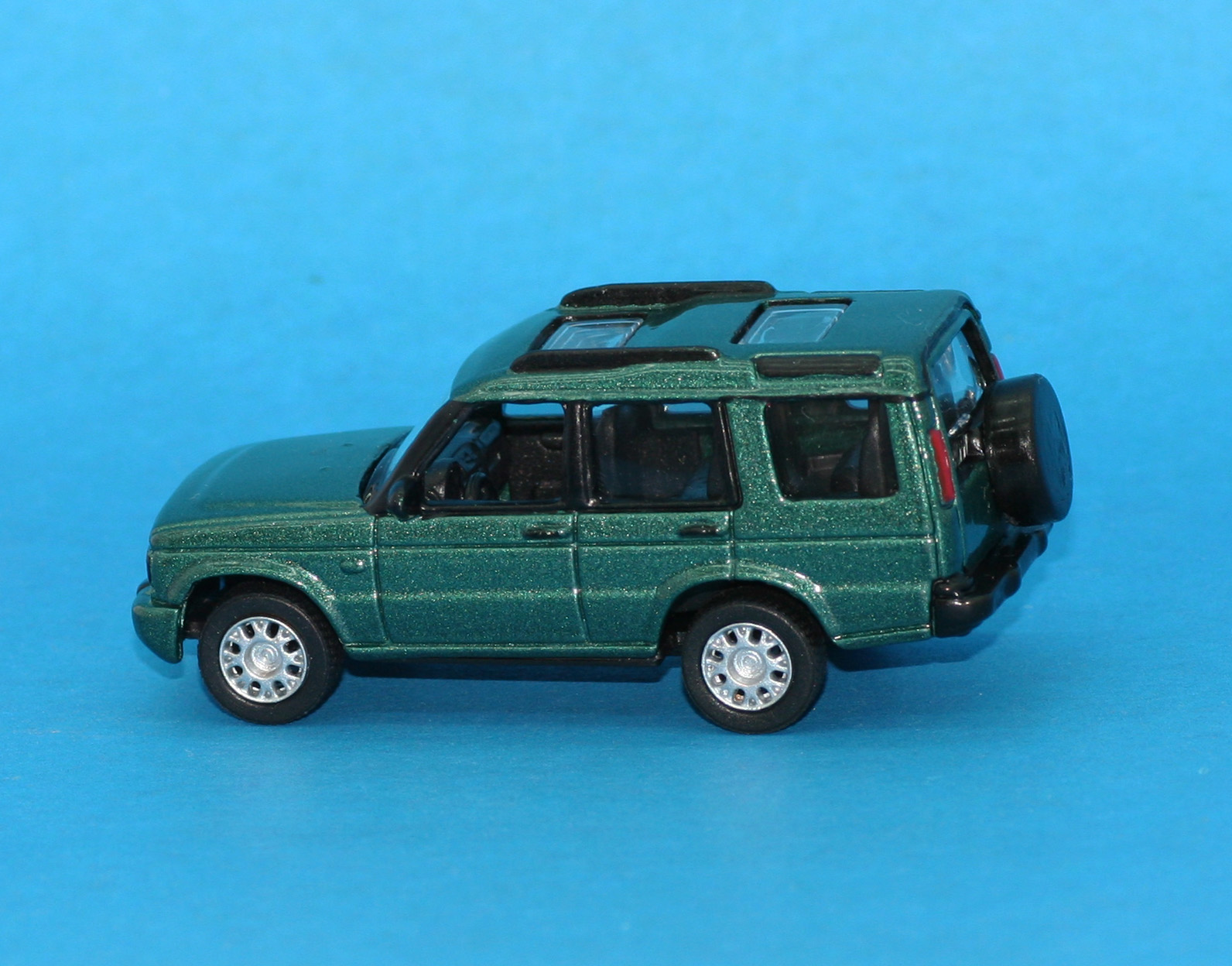 Incredible Mini Garage Land Rover Discovery Series II 1999 Motormax 1/72