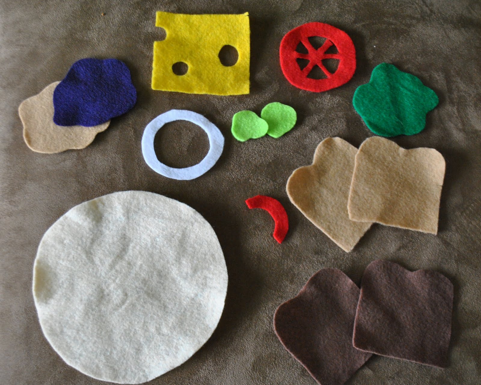 The Iowa Farmer's Wife Simple DIY Felt Food