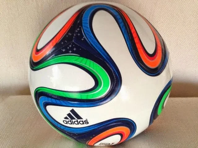 Bola Resmi Piala Dunia 2014 Brasil