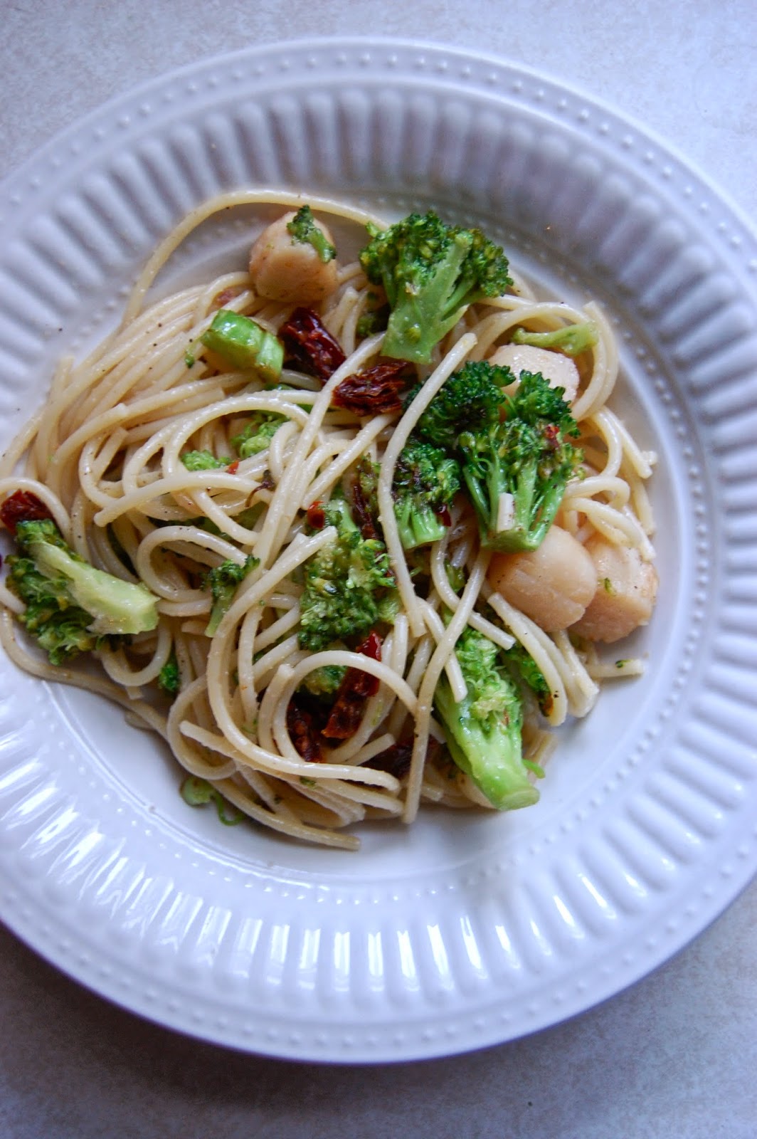 Poppi Linn Pasta, Scallops, Broccoli & Sun Dried TomatoesSimple
