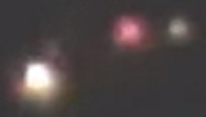 Luces 'Triángulo UFO visto encima de Roma Italy+UFO