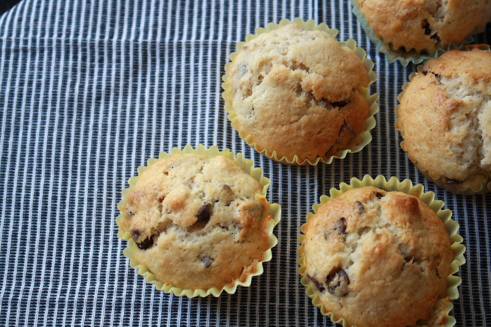 Maria's Dinner Table Cupcakes vs. Muffins