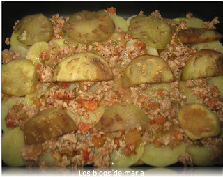 Pastel de calabacín-patatas-berenjenas con carne picada