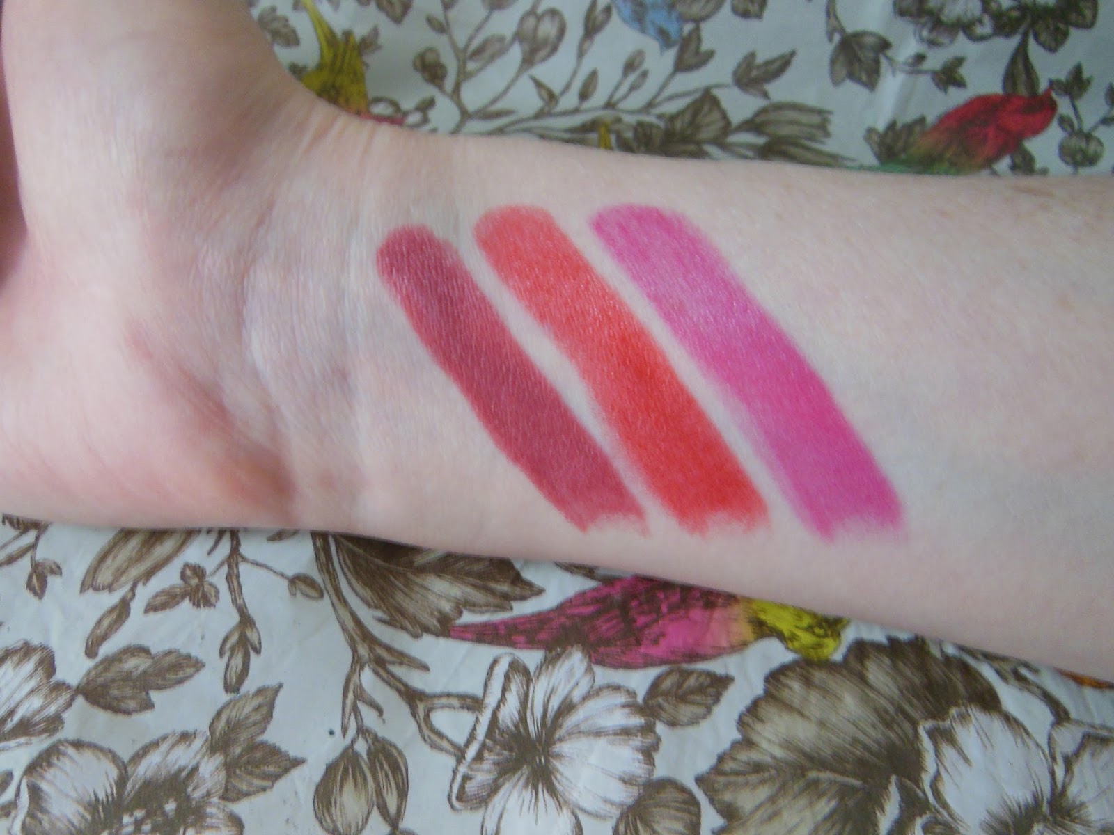 Mavalia lipstick swatches