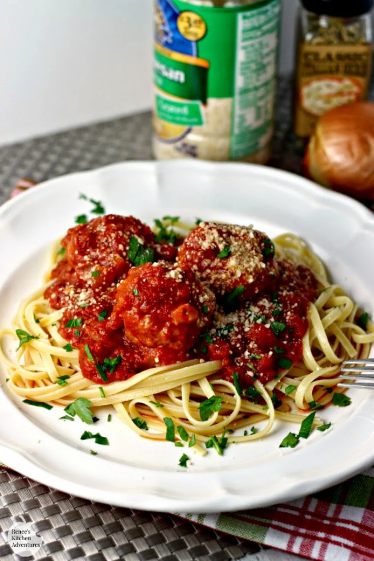 Slow Cooker Turkey Meatballs and Tomato Sauce | Renee's Kitchen Adventures - a no fuss way to bring classic spaghetti and meatballs to your table!  The Magical Slow Cooker