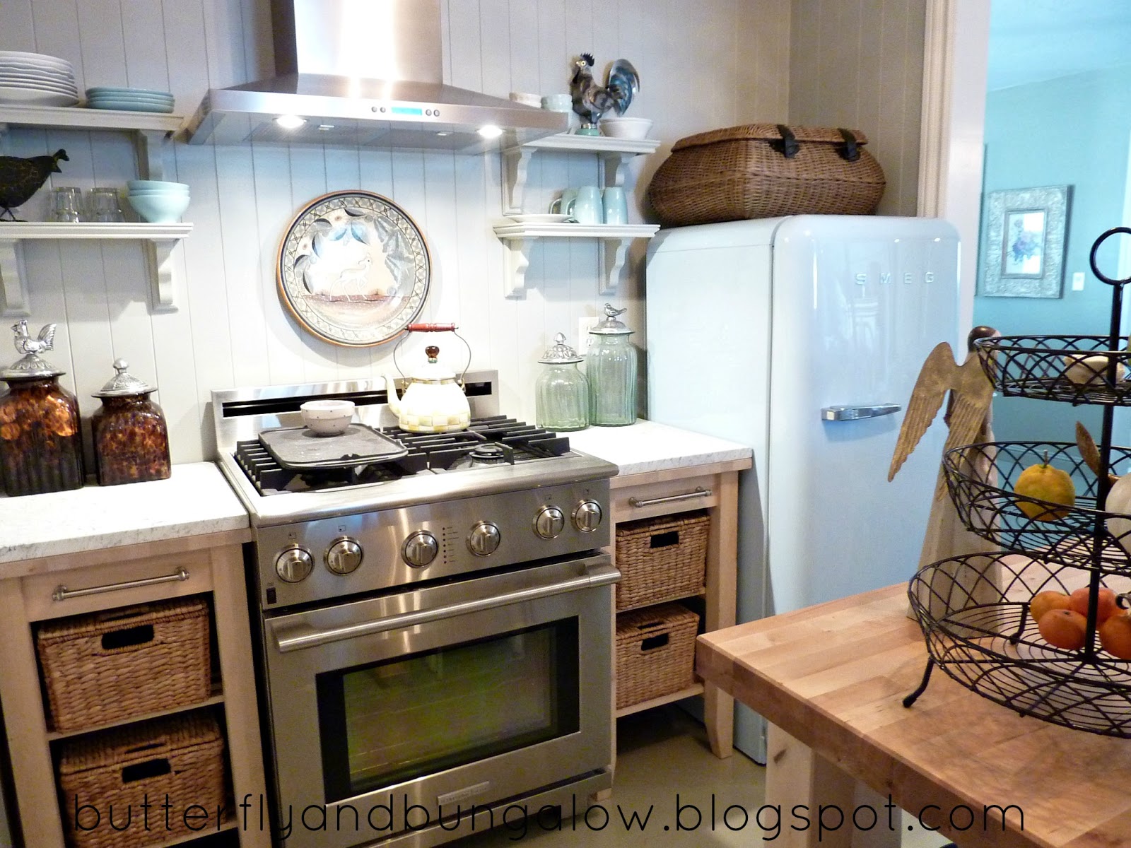 Butterfly 8)(8 Bungalow Kitchen on Budget