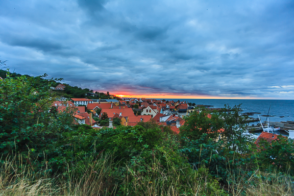Amalie loves Denmark - Sonnenuntergang in Gudhjem auf Bornholm Amalie loves Denmark - Sonnenuntergang in Gudhjem auf Bornholm