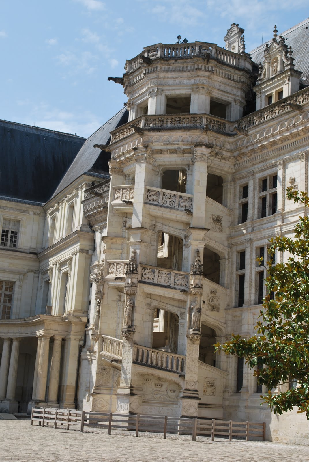 Chateau de Blois | To the ends of the earth