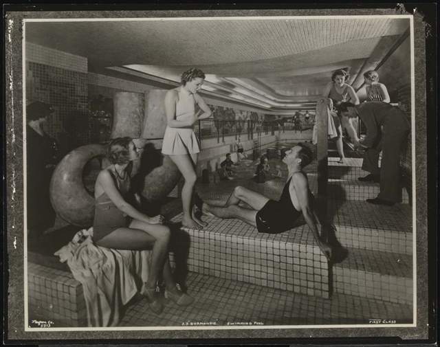 Old Photos of New Yorkers in Suits and Stockings to the