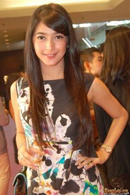 download foto nabila syakieb gambar artis nabila syakieb | FootBall HD