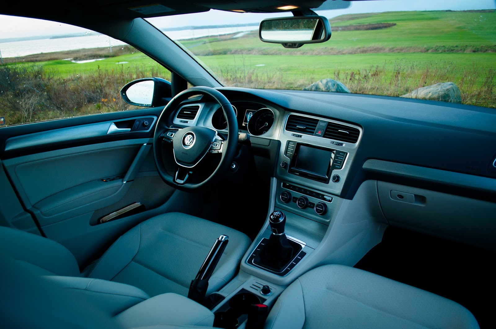 2015%2BVolkswagen%2BGolf%2BComfortline%2Binterior.jpg