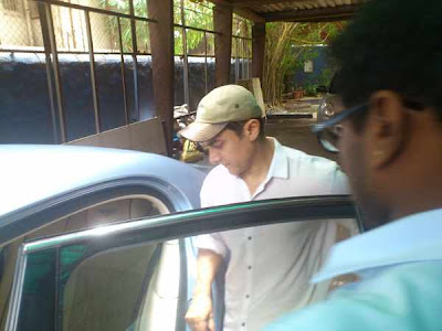 Aamir Khan snapped in Juhu- Visits physiotherapist 